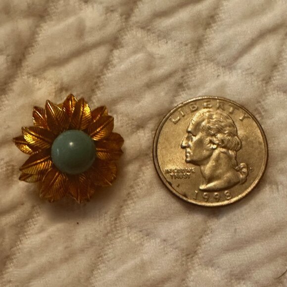 Vintage Ciner Turquoise and Gold Flower Earrings - Picture 2 of 3